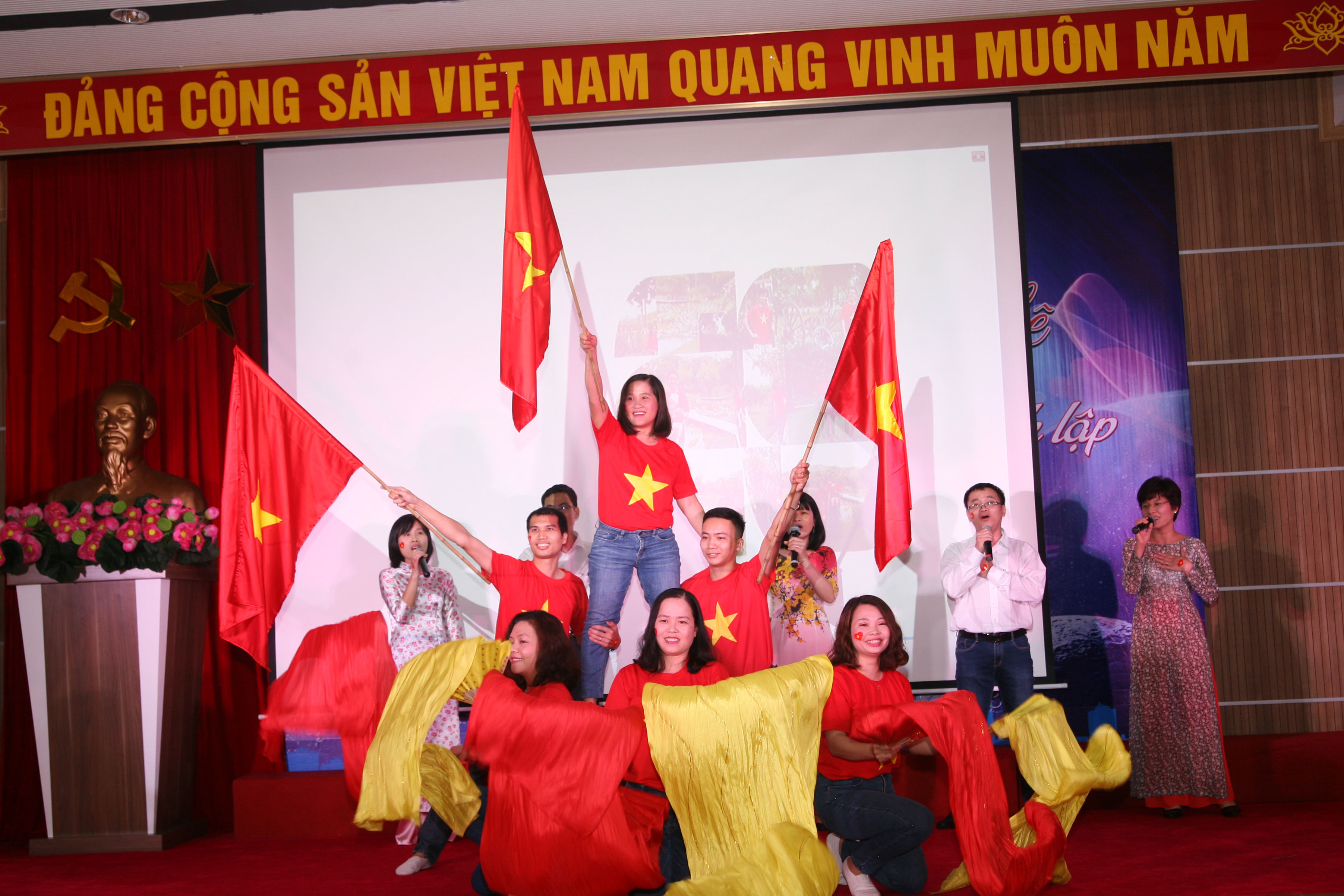 Tốp ca "Những trái tim Việt Nam"