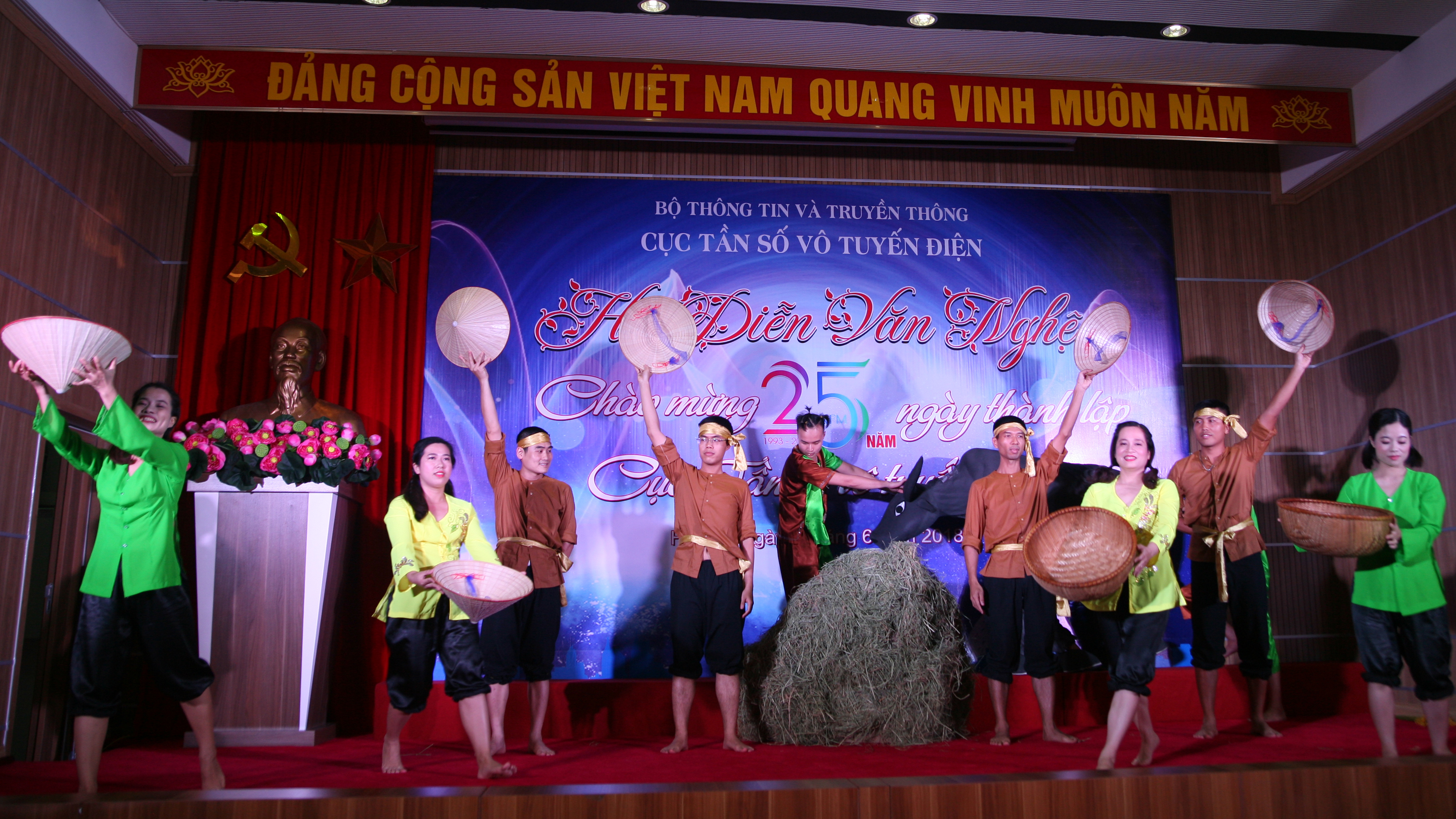 Tiết mục múa “Hát gạo”