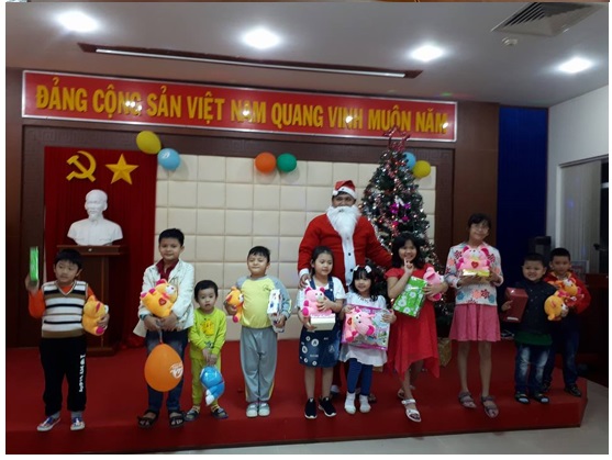 Chi đoàn Trung tâm Tần số VTĐ khu vực VIII tổ chức chương trình Noel tại Thành phố Việt Trì