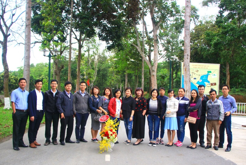 Đoàn viên, thanh niên và các đại biểu tại Khu di tích lịch sử K9 - Đá Chông, Ba Vì, Hà Nội