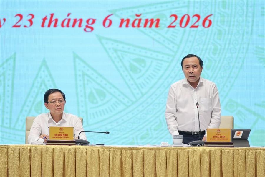 Bộ trưởng Bộ Khoa học và Công nghệ Vũ Hải Quân phát biểu tại phiên họp.