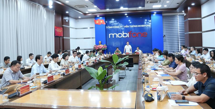 Toàn cảnh buổi làm việc.